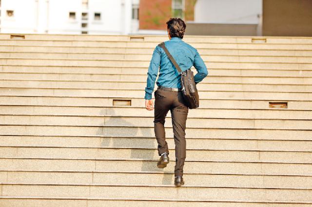 দিন যায় ভাবতে ভাবতে...