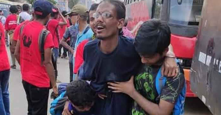 ফেনীতে ধর্ষণবিরোধী লংমার্চে হামলা