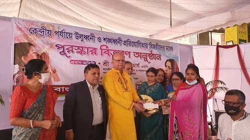 অস্বচ্ছলদের অনুদান দিলেন এলজিআরডি প্রতিমন্ত্রী