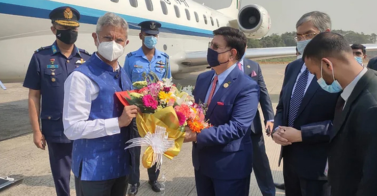 ঢাকায় এলেন ভারতের পররাষ্ট্রমন্ত্রী