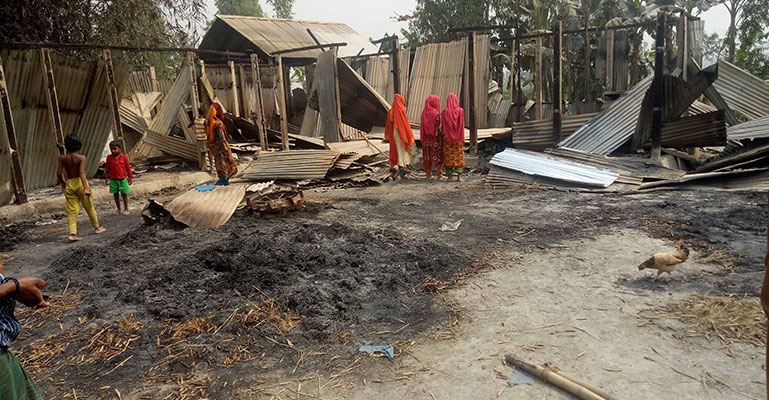 কুড়িগ্রামে জমি নিয়ে বিরোধ: বসত ভিটা পুড়লো আগুনে