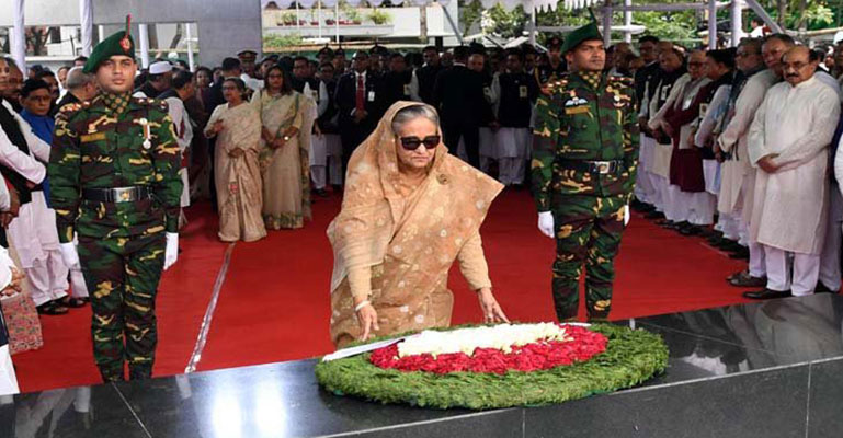 ঐতিহাসিক ৭ মার্চে বঙ্গবন্ধুর প্রতিকৃতিতে প্রধানমন্ত্রীর শ্রদ্ধা