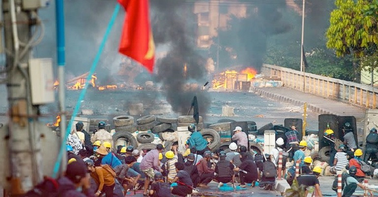 মিয়ানমারে আজও ৮ বিক্ষোভকারীকে গুলি করে হত্যা