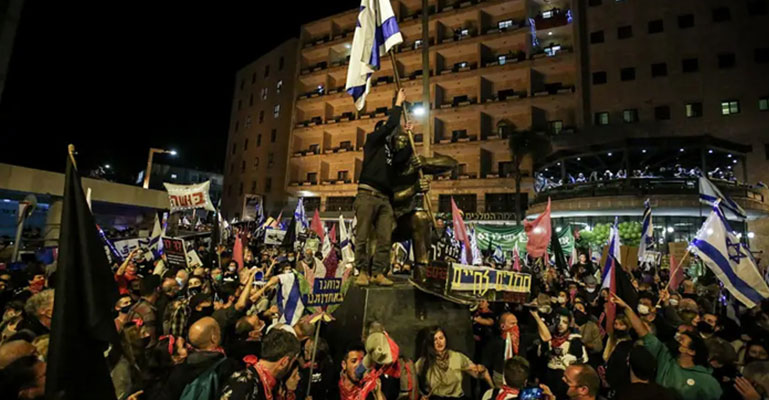 নেতানিয়াহুর বিরুদ্ধে সবচেয়ে বড় বিক্ষোভ