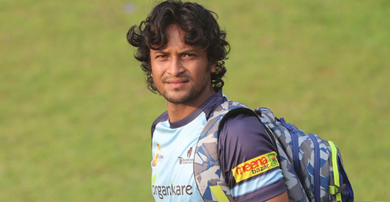 হঠাৎ দেশে ফিরছেন সাকিব