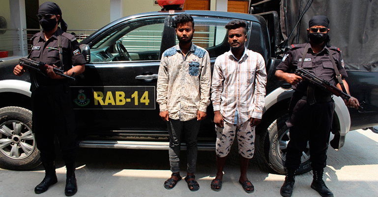 ময়মনসিংহে অস্ত্র ও বিদেশী পিস্তলসহ  ২ জন গ্রেপ্তার