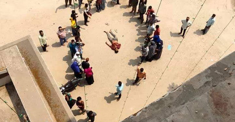 আদালত ভবনের ছাদে লাইভে এসে যুবকের আত্মহত্যা