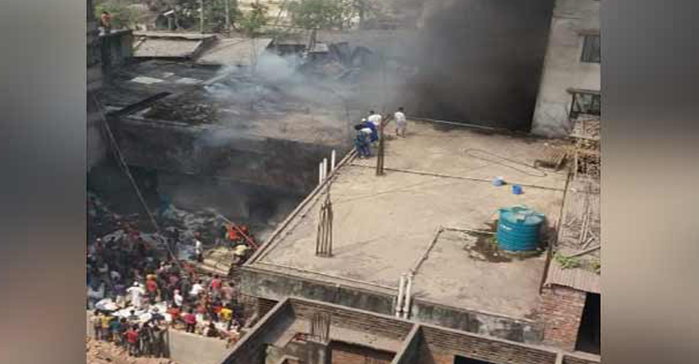 টঙ্গীতে তুলার গুদামে আগুন