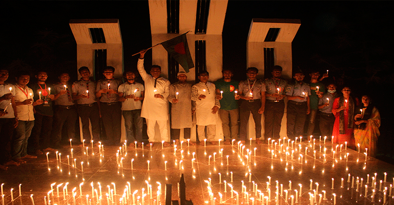 গণহত্যা দিবসে তিতুমীর কলেজে মোমবাতি প্রজ্বলন