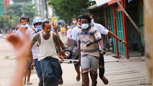 মিয়ানমারে বিক্ষোভে গুলিতে একদিনেই শতাধিক নিহত