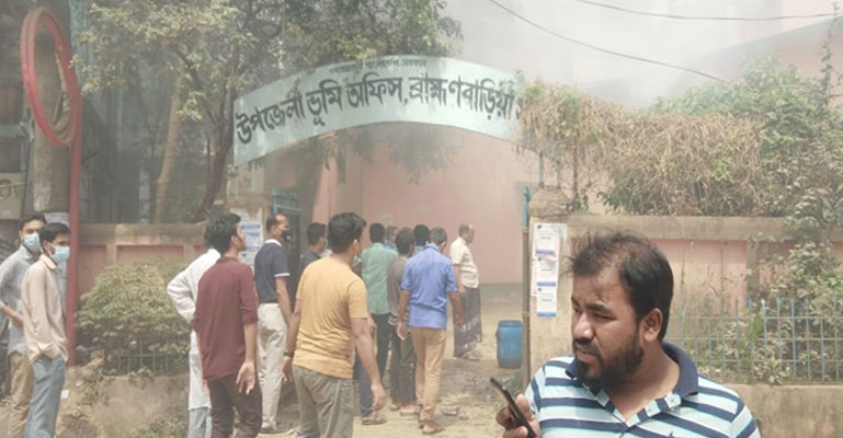 ব্রাহ্মণবাড়িয়ায় ভূমি অফিস ও গণগ্রন্থাগারে আগুন