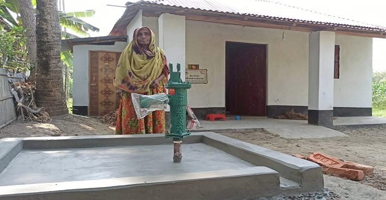 প্রধানমন্ত্রী দিলেন ঘর, ইউএনও করলেন সুপেয় পানির ব্যবস্থা