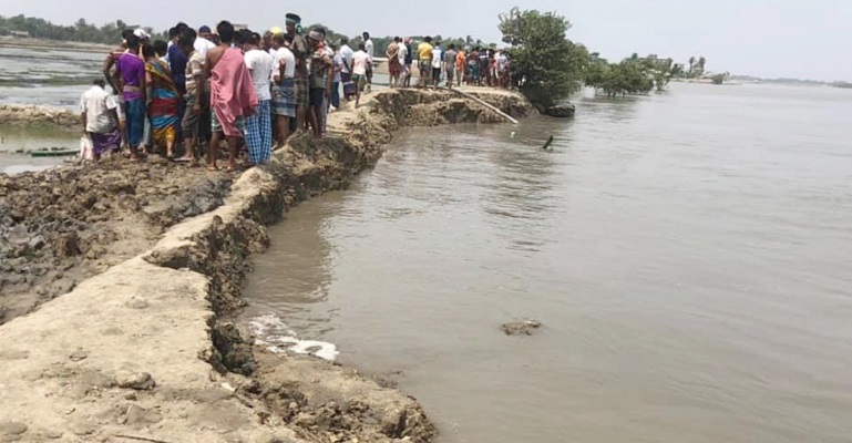 খোলপেটুয়া নদীর বেড়িবাঁধে ভয়াবহ ভাঙ্গন