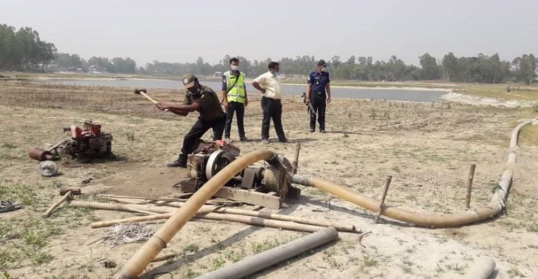 রাজীবপুরে অবৈধ ড্রেজার মেশিন ও পাইপ ধ্বংস