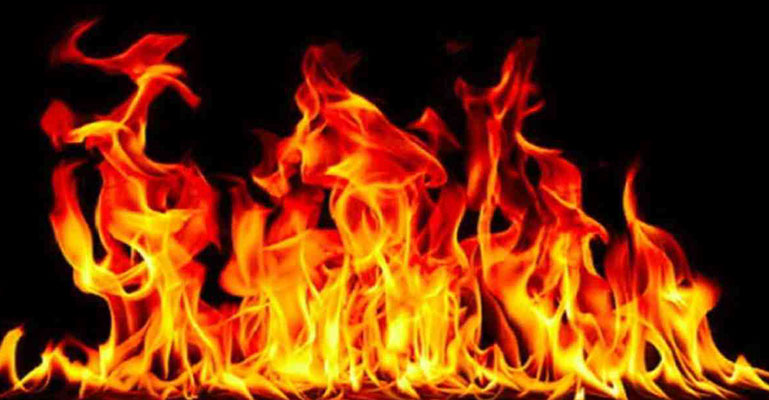 উখিয়ায় রোহিঙ্গা ক্যাম্প-সংলগ্ন বাজারে আগুন, নিহত ৩