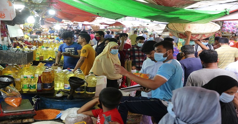 লকডাউন ঘোষণার কথা শুনেই বাজারে উপচেপড়া ভিড়