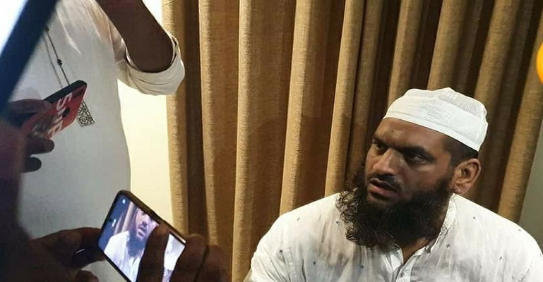 অবরুদ্ধ মামুনুল হককে ছাড়িয়ে নিয়ে গেল হেফাজত সমর্থকরা