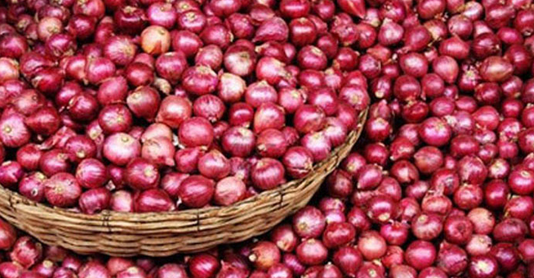 লকডাউনের খবরে বেড়ে গেল পেঁয়াজের দাম