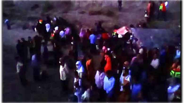 যমুনা ও পদ্মার চরে আটকে পড়া পাঁচ শতাধিক লঞ্চযাত্রী উদ্ধার