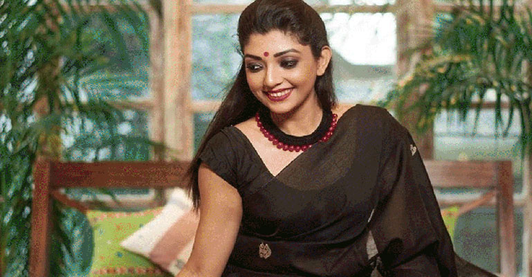 দেবলীনা কুমারের টার্গেট নরেন্দ্র মোদি!