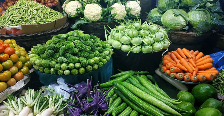 লকডাউনের অজুহাতে সবজিতে উত্তাপ