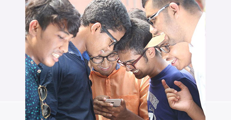 এইচএসসিতে সাধারণ ও মেধাবৃত্তি পেল ১০৫০১ জন