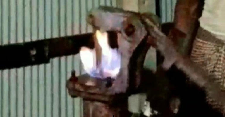 চৌদ্দগ্রামে টিউবওয়েলে পানির পরিবর্তে বের হচ্ছে গ্যাস!