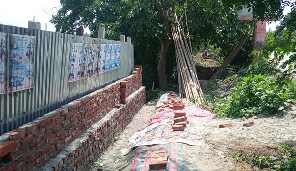 গজারিয়ায় সরকারি জায়গায় ওয়াল নির্মাণ সহ দোকান উঠানোর অভিযোগ