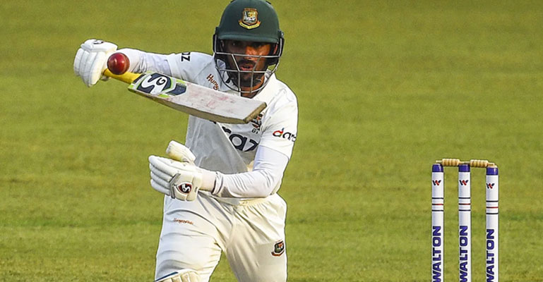 দেশের বাইরে মুমিনুলের প্রথম সেঞ্চুরি