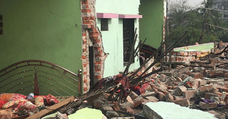 নারায়ণগঞ্জে ভবনে বিস্ফোরণ, নারী-শিশুসহ দগ্ধ ১১