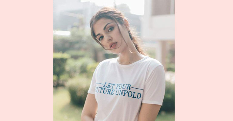 অসহায় মানুষের পাশে রিয়া চক্রবর্তী