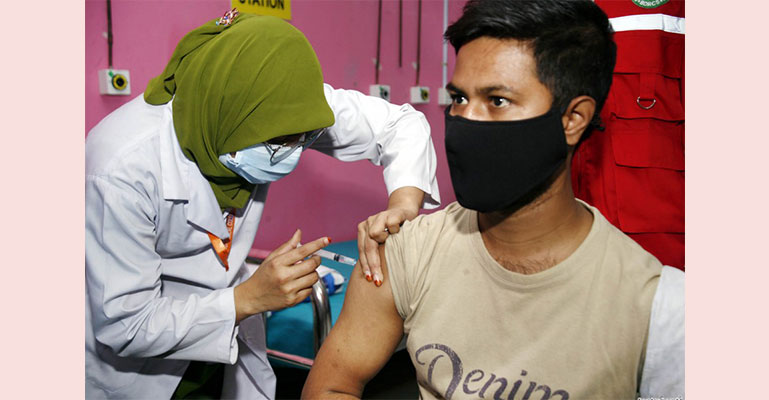 ‘সোমবার থেকে করোনার প্রথম ডোজের টিকাদান বন্ধ’