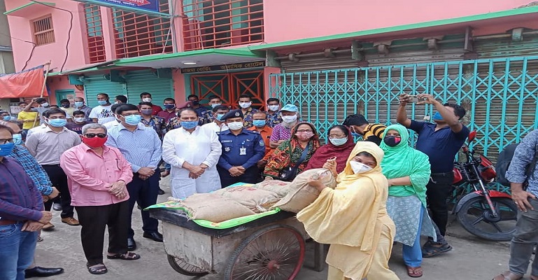 সাড়ে তিনশ যৌনকর্মী পেল খাদ্য সহায়তা