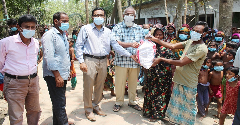 পুষ্টি সপ্তাহ: লক্ষ্মীপুরে পুষ্টিকর খাবার বিতরণ