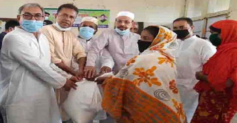 বাগেরহাটে কর্মহীনদের মাঝে খাদ্য সামগ্রী বিতরণ