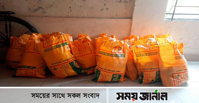 প্রতিষ্ঠাবার্ষিকীতে 'কুবি বিএনসিসি প্লাটুনের' ইফতার সামগ্রী বিতরণ