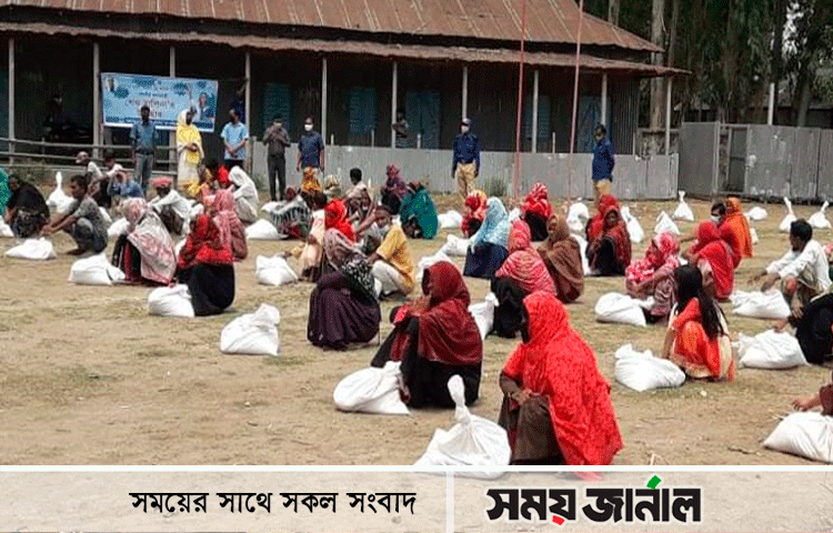 রাজীবপুরে কর্মহীন মানুষের মাঝে খাদ্য সহায়তা প্রদান