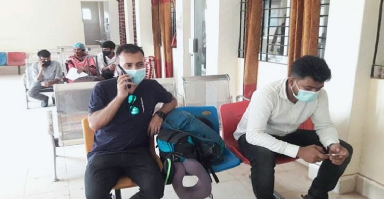 দেশে ফিরতে বুড়িমারী ইমিগ্রেশনে অপেক্ষায় ৯ নেপালি শিক্ষার্থী