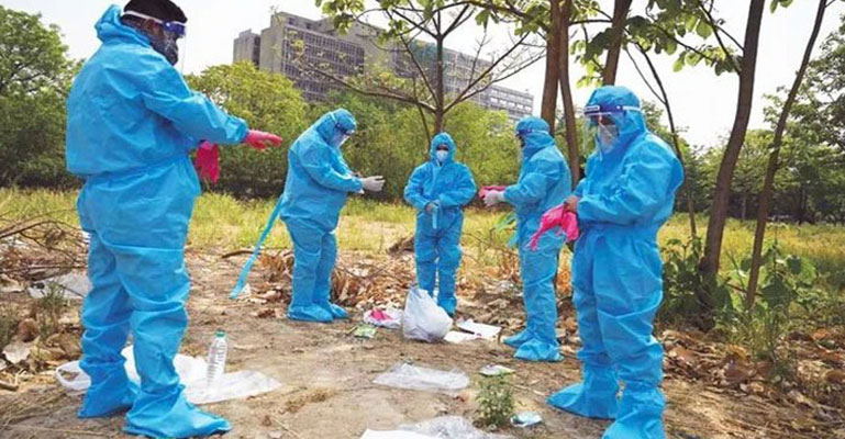 নির্বাচনী দায়িত্ব পালনে গিয়ে করোনায় মারা গেলেন ৭০০ শিক্ষক!