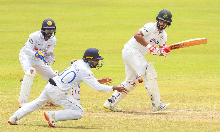 দ্বিতীয় টেস্টে হারের দ্বারপ্রান্তে বাংলাদেশ