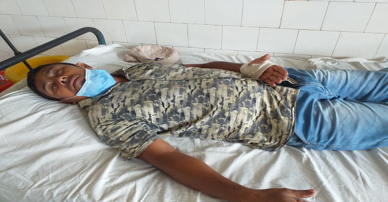 ফরিদপুরে চাঁদার দাবিতে হামলা, প্রাণনাশের হুমকির অভিযোগ