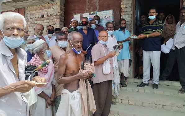 মোড়েলগঞ্জে জিউধরায় ইউনিয়নে প্রধানমন্ত্রীর ঈদ উপহার বিতরণ