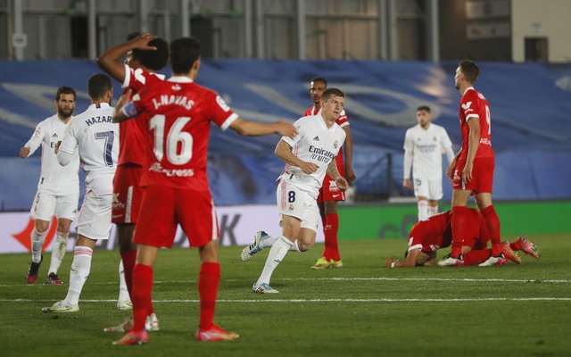 শেষ মুহূর্তের গোলে রক্ষা রিয়ালের