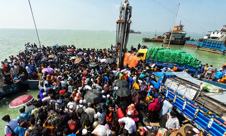 শিমুলিয়া ঘাটে ঘরমুখী মানুষের ঢল