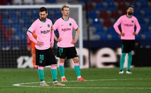 শিরোপা লড়াইয়ে অনেকখানি পিছিয়ে পড়ল বার্সা