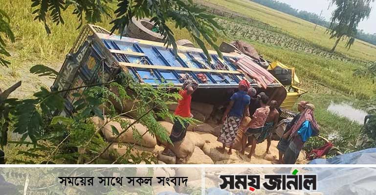 জয়পুরহাটে ধানবোঝায় ট্রাক উল্টে হেলপার নিহত