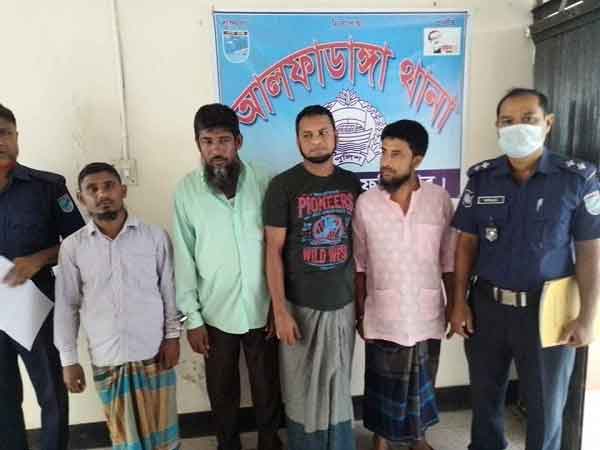 আলফাডাঙ্গায় সাংবাদিকের উপর সন্ত্রাসী হামলা : গ্রেফতার ৪