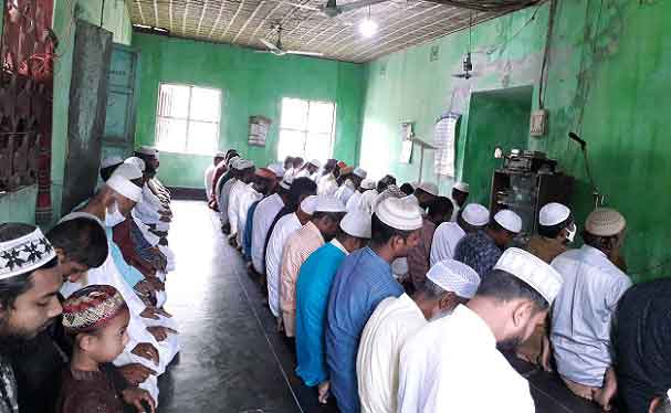 সৌদির সঙ্গে মিল রেখে লালমনিরহাটের কয়েকটি গ্রামে ঈদ উদযাপন