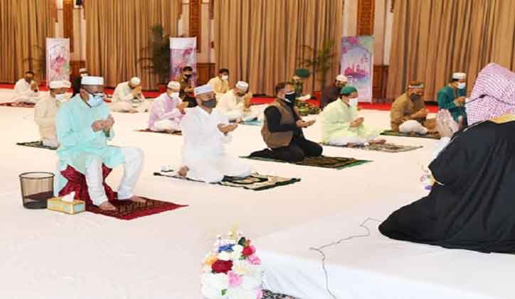 বঙ্গভবনে ঈদের নামাজ আদায় করলেন রাষ্ট্রপতি