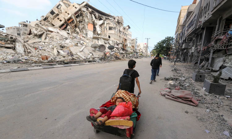 নিরাপদ আশ্রয়ের খোঁজে বাড়ি ছাড়ছে ফিলিস্তিনিরা